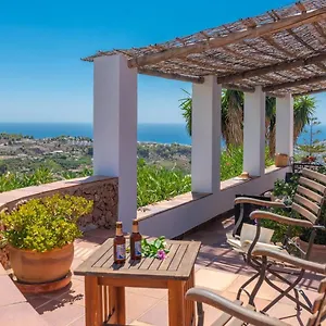 spectacular-villa-with-dreamlike-views.1costadelsol.com/